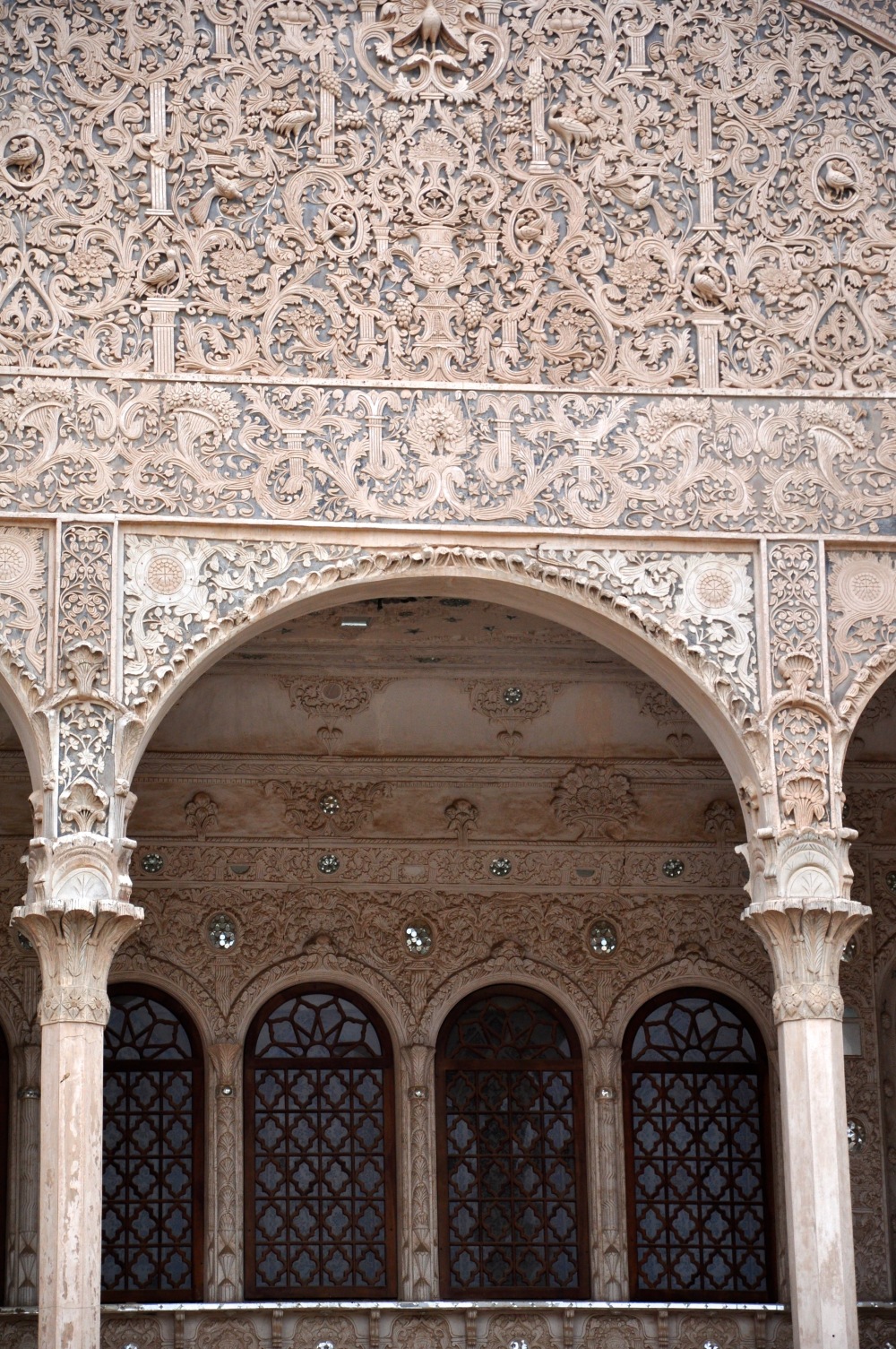 front-facade-boroujerdi-house-kashan-iran