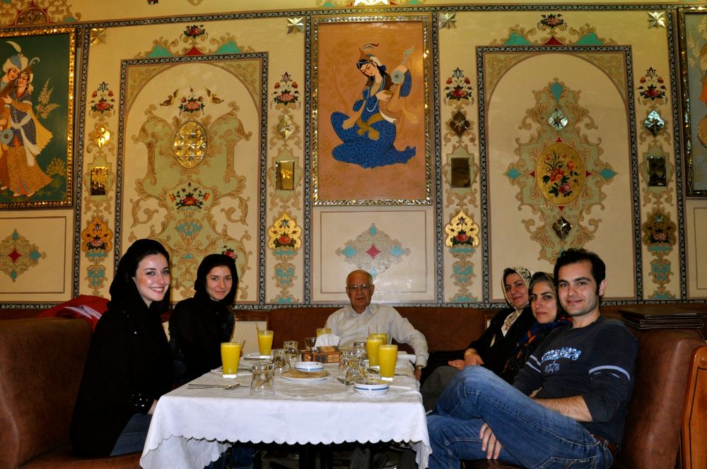 İsfahan gezisi - abbasi otel - alikapu - chehelsotoon - hasht behest - bazaar - masjid-e jameh - naqsh-e jahan - sherzhad restaurant
